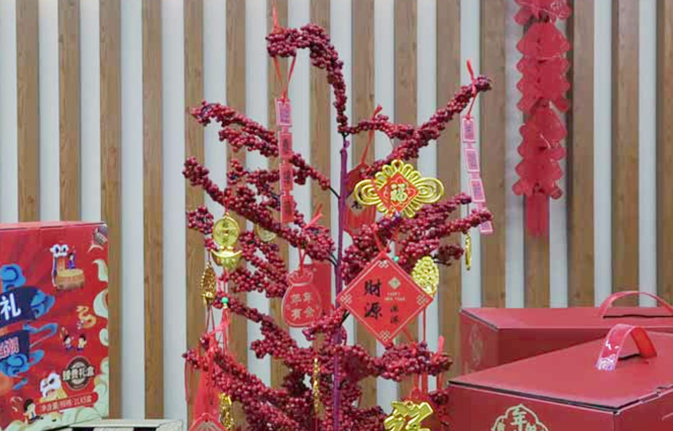 司維者科技集團新年布置與年貨發放，共慶佳節